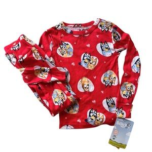 🆕 Bluey Red Two Piece Winter Pajamas All Over Bluey Family Print Unisex Size 4